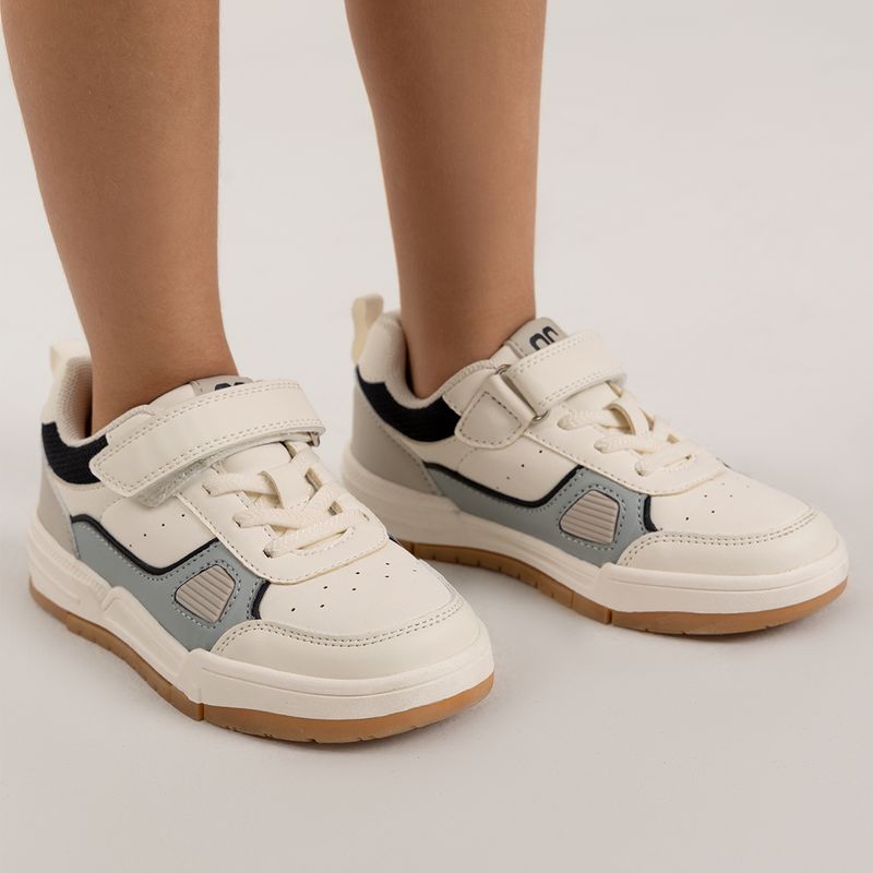 Tenis-casuales-para-nino-con-correa-de-velcro-y-cordones-elasticos