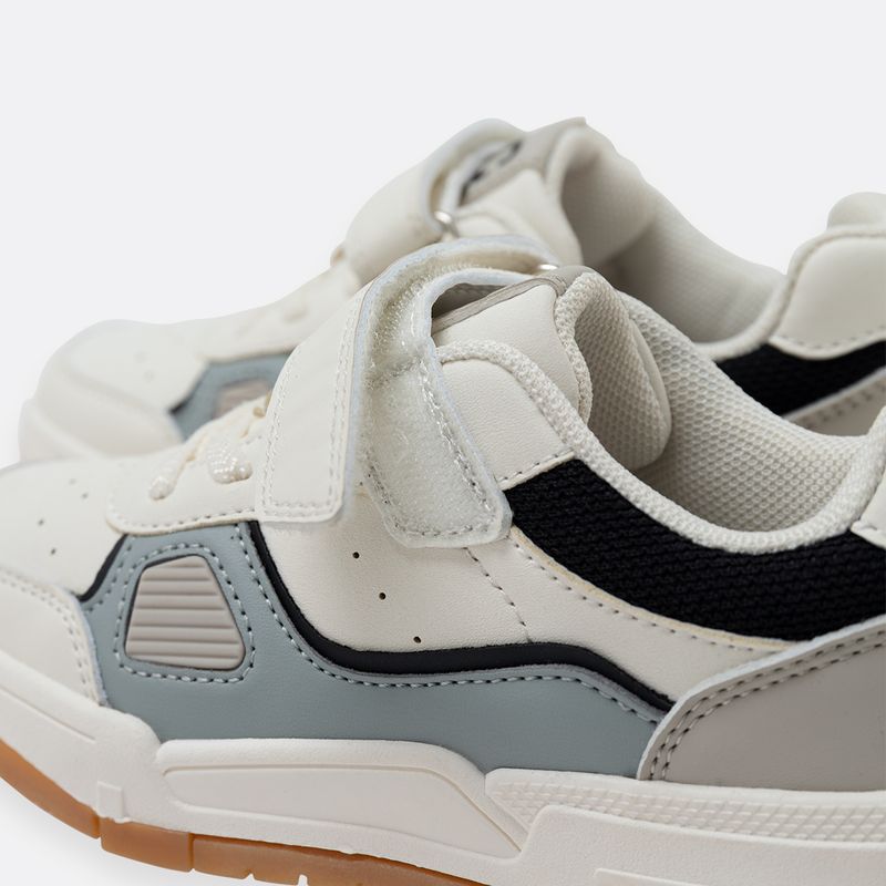 Tenis-casuales-para-nino-con-correa-de-velcro-y-cordones-elasticos