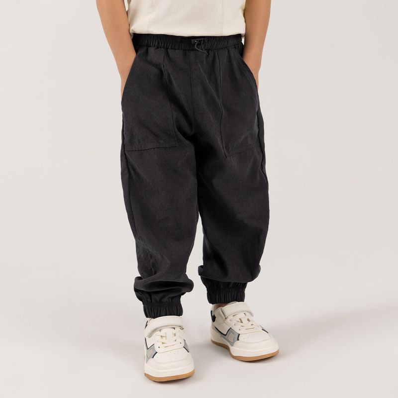 Conjunto-para-nino-de-camiseta-y-pantalon-jogger