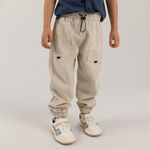 Pantalon-para-nino-tipo-jogger-con-pretina-ajustable