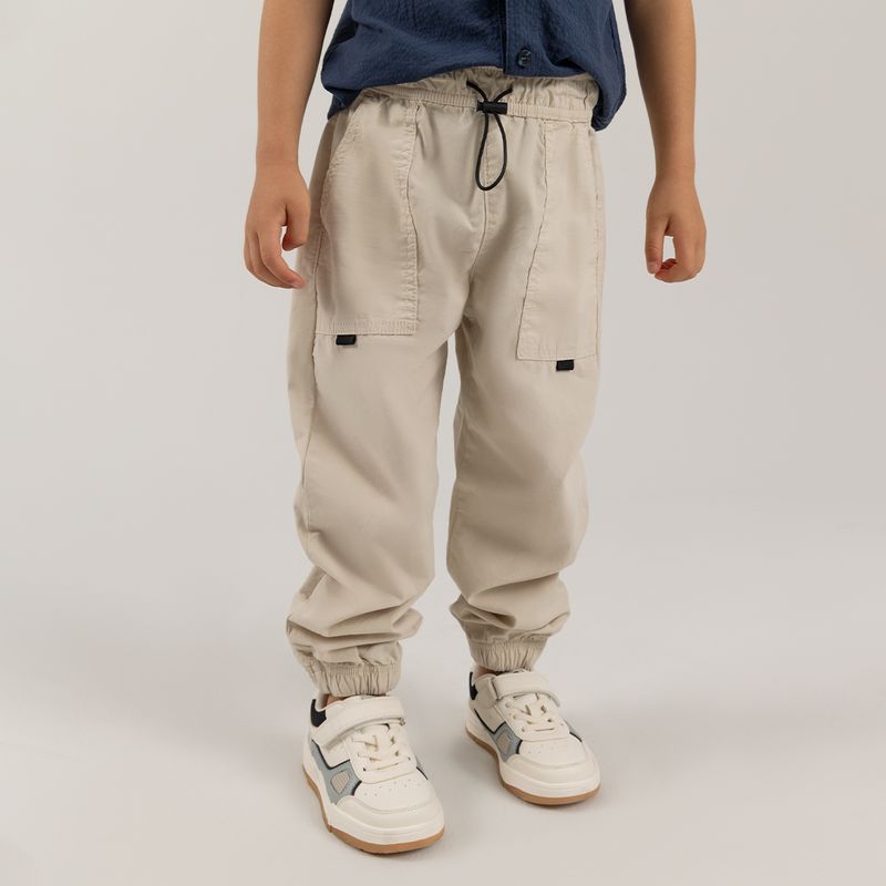 Pantalon-para-nino-tipo-jogger-con-pretina-ajustable
