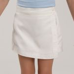 Falda-short-para-nina-con-bolsillos-posteriores
