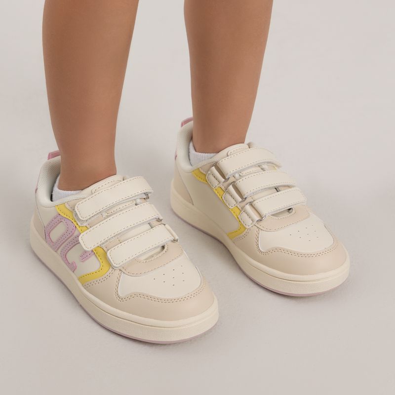 Tenis-casuales-para-nina-con-correas-del-velcro