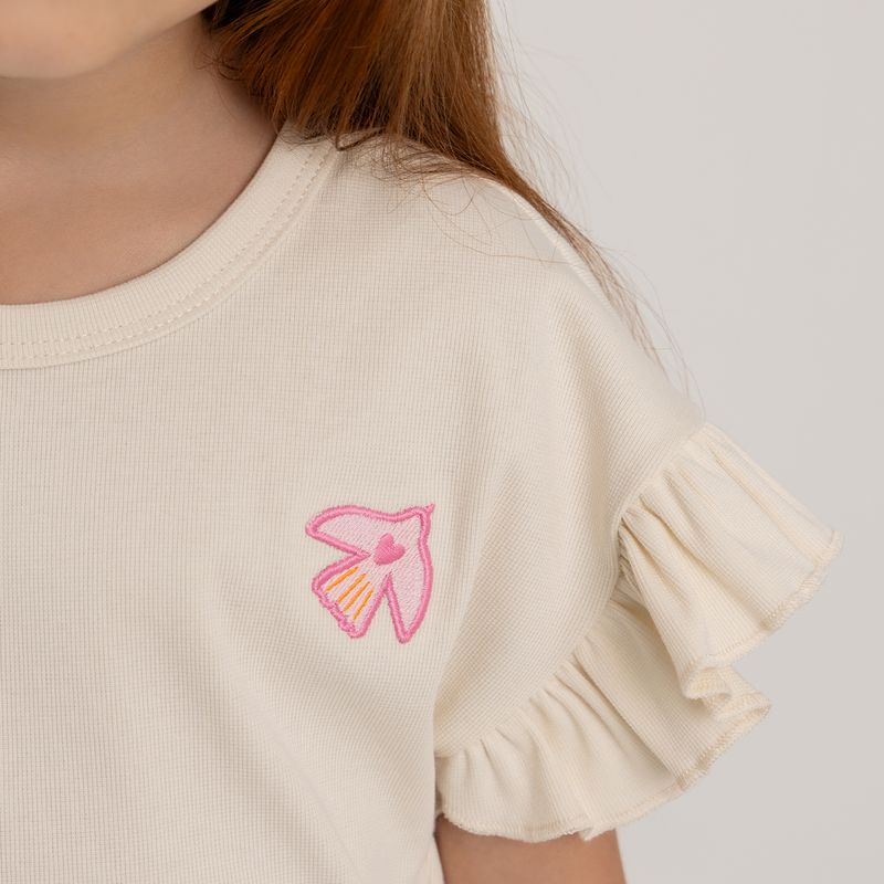 Conjunto-para-nina-de-camiseta-con-boleros-y-short