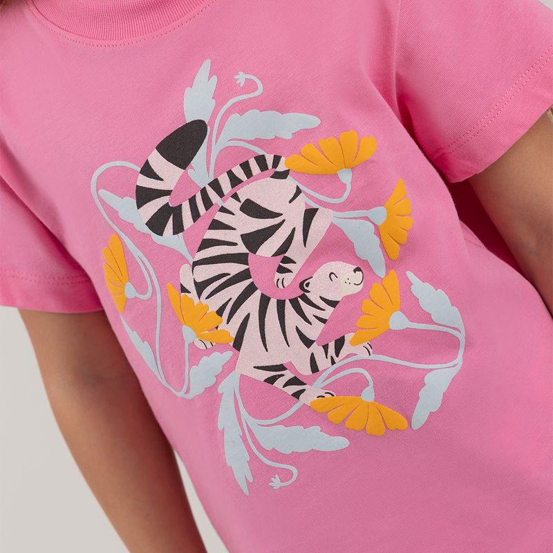 Camiseta-para-nina-manga-corta-con-grafico