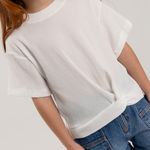 Camiseta-para-nina-manga-corta-con-nudo-en-el-frente