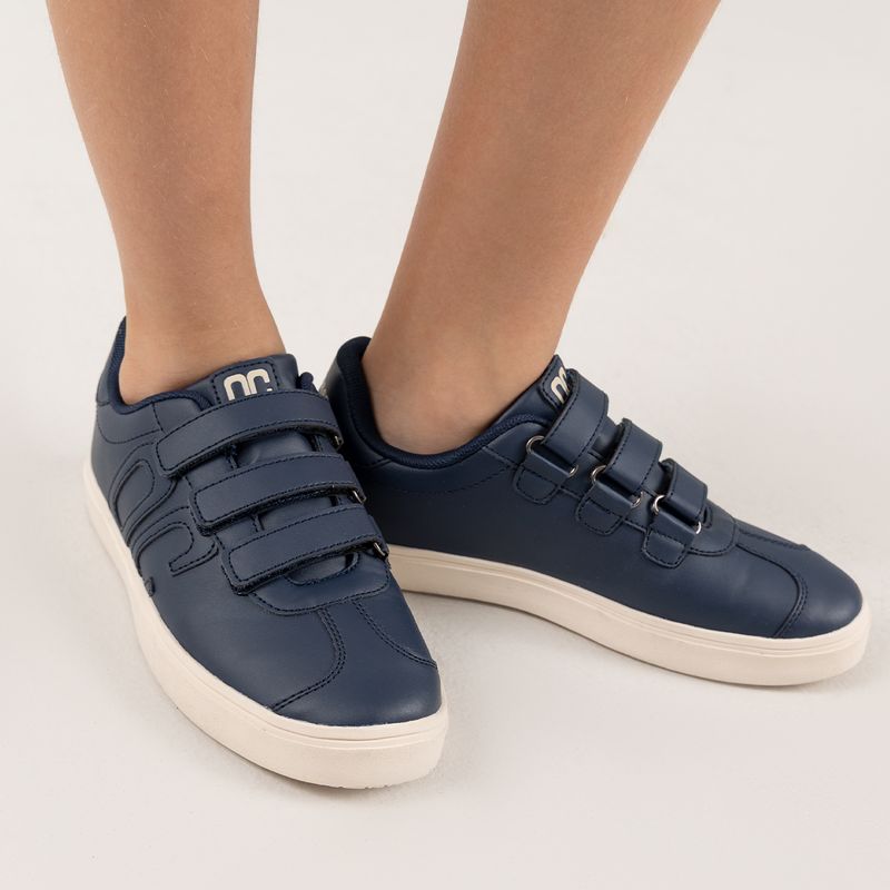 Tenis-casuales-para-nino-con-correas-de-velcro