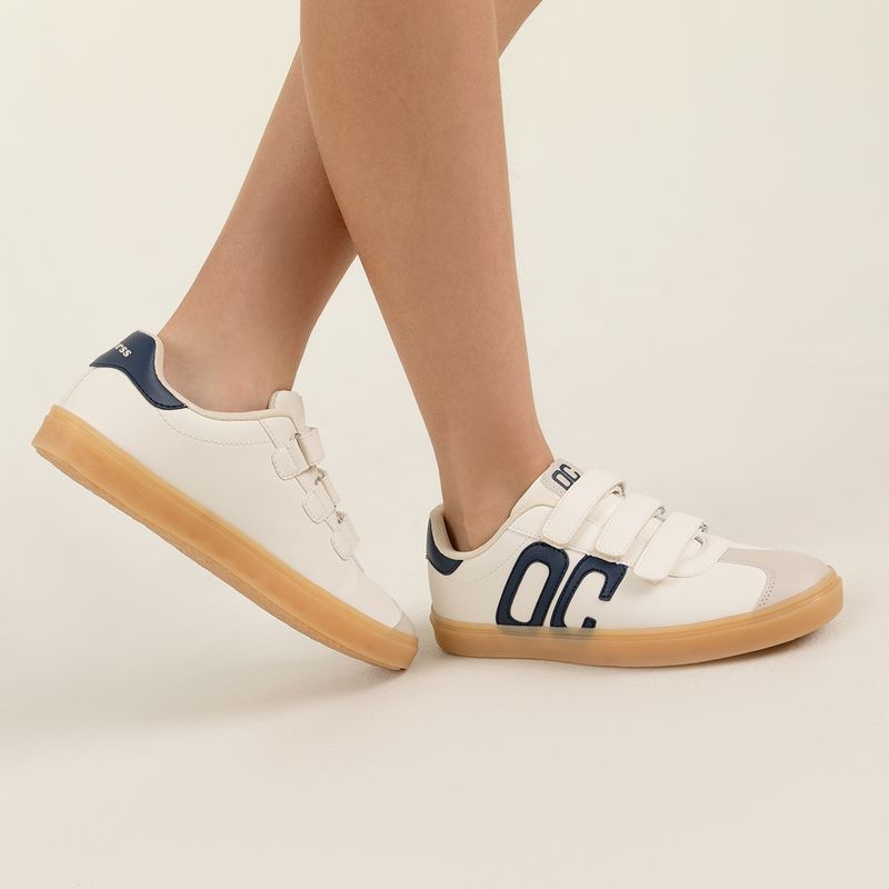 Tenis-casuales-para-nino-con-correas-de-velcro