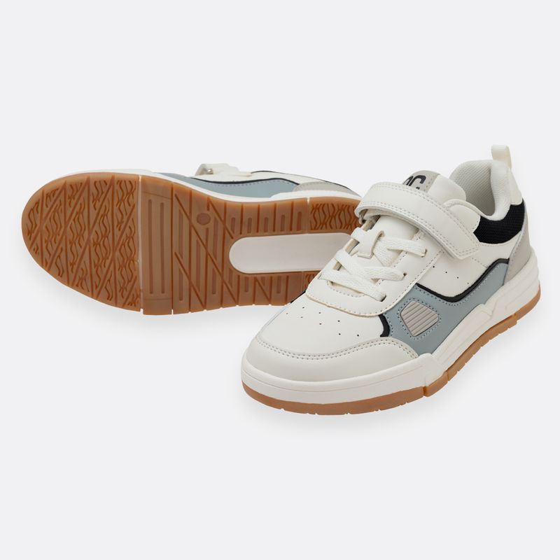 Tenis-casuales-para-nino-con-correa-de-velcro-y-cordones-elasticos