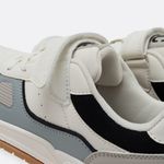 Tenis-casuales-para-nino-con-correa-de-velcro-y-cordones-elasticos