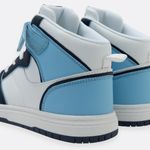 Tenis-bota-para-nino-con-correa-de-velcro-y-cordones-elasticos
