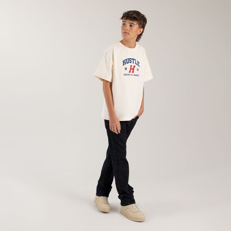 Camiseta-oversize-para-nino-con-estampado-en-el-frente