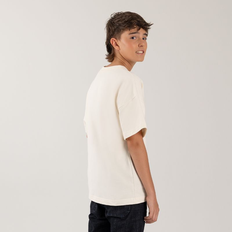 Camiseta-oversize-para-nino-con-estampado-en-el-frente
