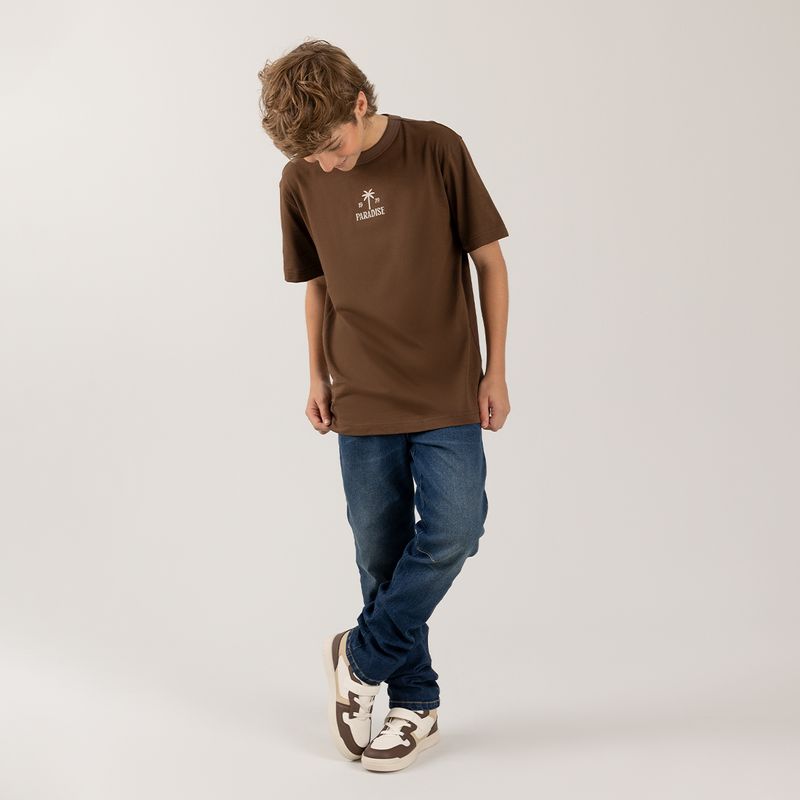 Camiseta-para-nino-con-estampado-en-la-espalda