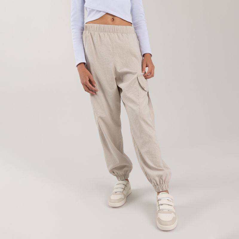 Conjunto-para-nina-de-camiseta-crop-y-pantalon-silueta-parachute