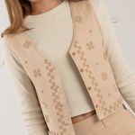 Conjunto-para-nina-de-chaleco-y-falda-corta