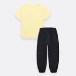 Conjunto-para-nino-de-camiseta-y-pantalon-jogger